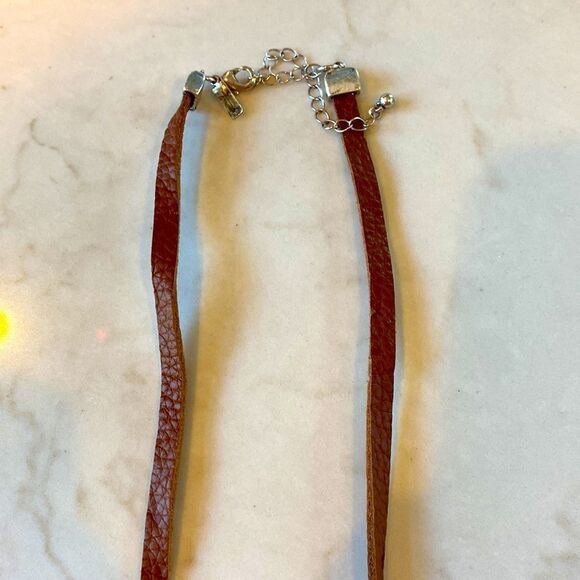 Boot barn brand faux white veined Carmel leather silver concho brand new - Picture 3 of 3